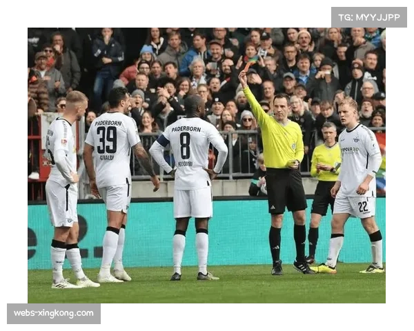 维拉客场防守组织松散 被曼联多次利用中场空当完成渗透